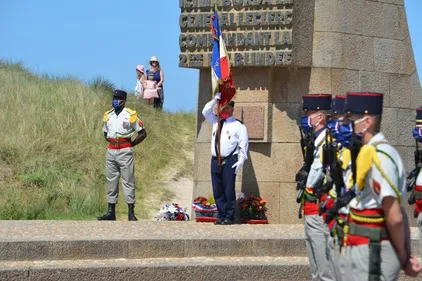 Le Régiment de Marche du Tchad sur la route de la Libération à...